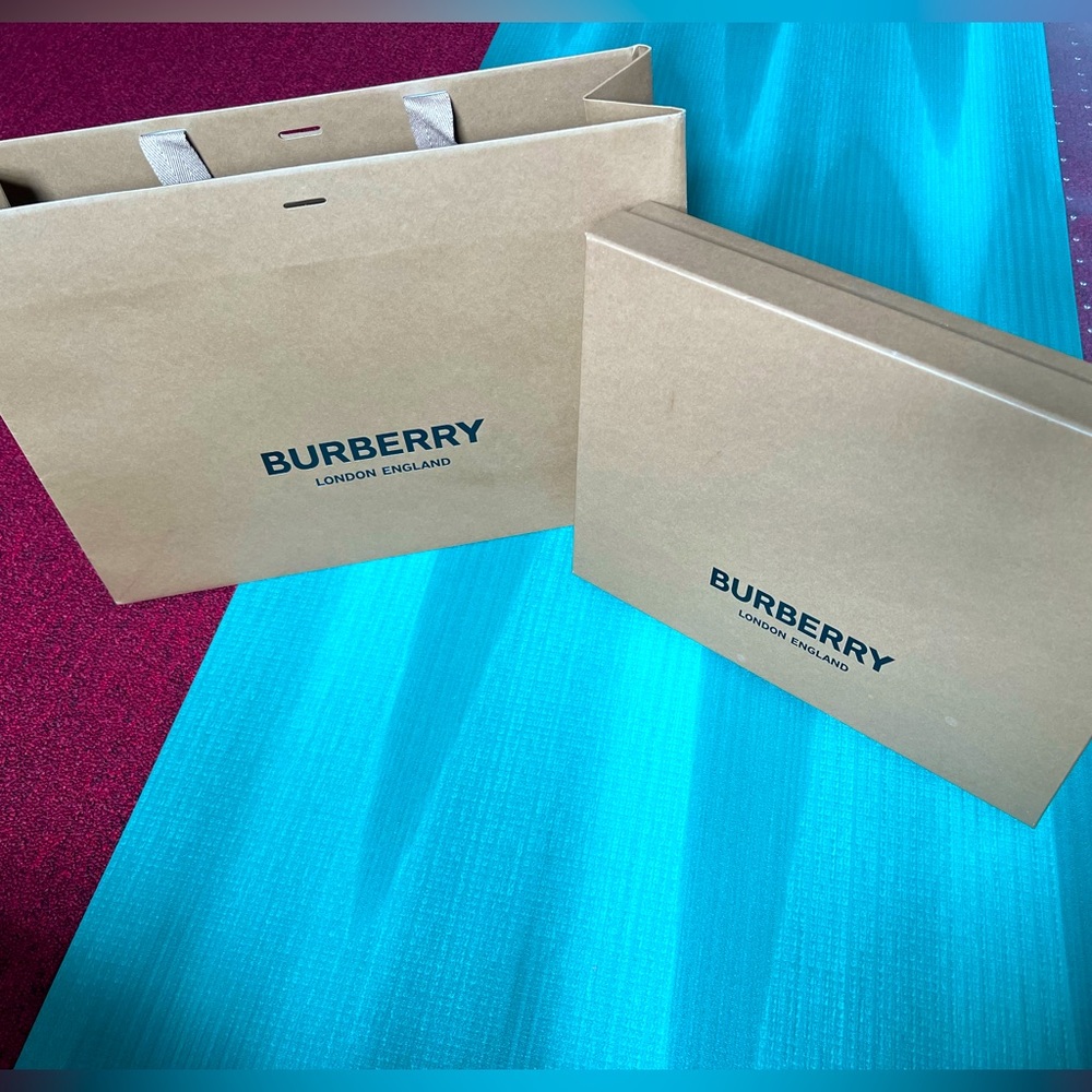 Burberry empty box and bag set
